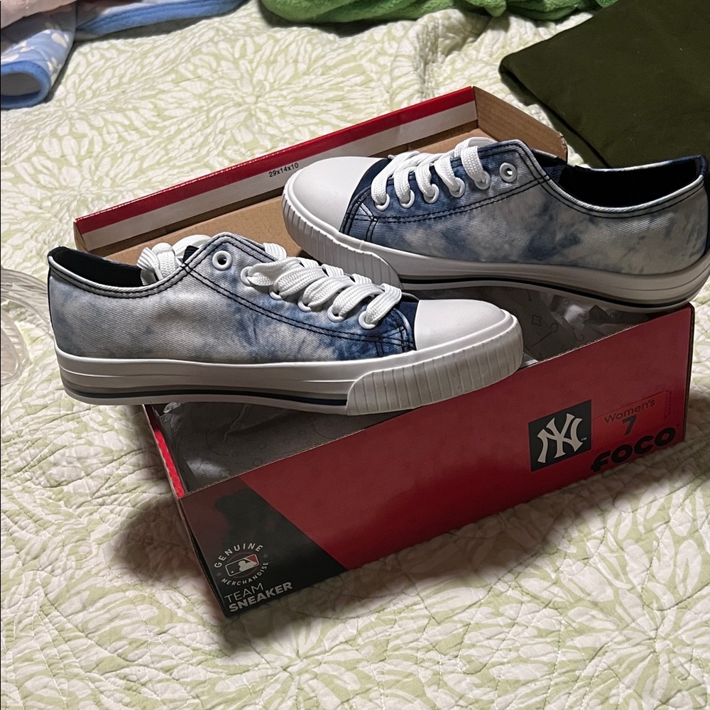COCO Women's Blue and White Sneakers - Picture 4 of 7